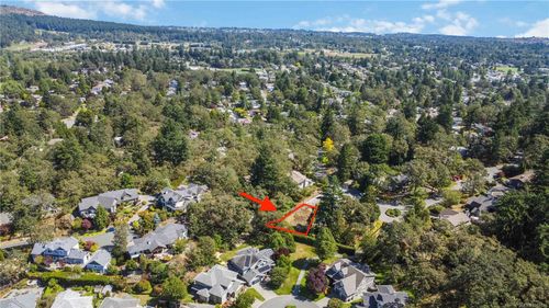 929 Woodhall Lane, Victoria, BC, V8X3L7 | Card Image