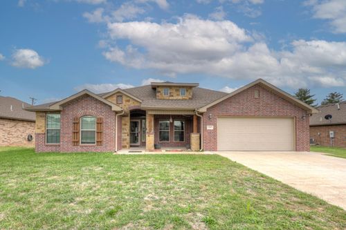 1207 E Par Cir, Neosho, MO, 64850-8011 | Card Image