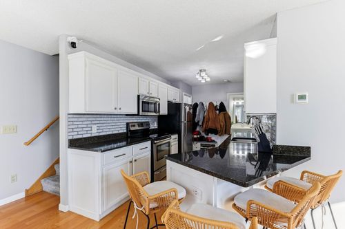 7025 49th St N, Oakdale, MN, 55128-2650 | Card Image