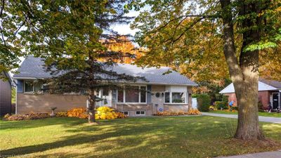 490 7 Th St W, House other with 3 bedrooms, 2 bathrooms and 6 parking in Owen Sound ON | Image 2