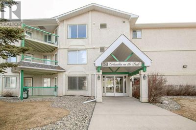 620 Columbia Blvd W, Condo with 2 bedrooms, 1 bathrooms and 1 parking in Lethbridge AB | Image 1