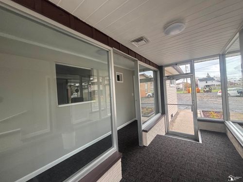 29539 W Jefferson Ave, Gibraltar, MI, 48173-9742 | Card Image