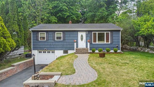 86 Minnehaha Blvd, Oakland, NJ, 07436-2815 | Card Image
