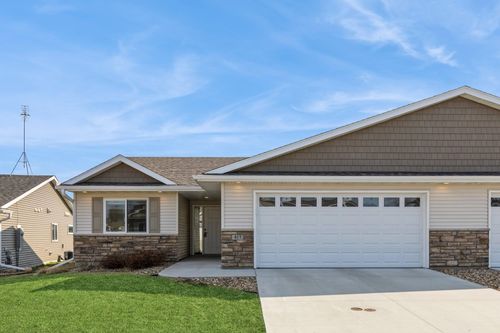 413 Fawn Run, Kenyon, MN, 55946-1422 | Card Image