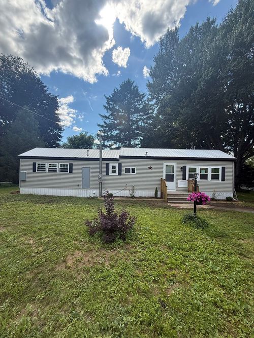 9 Willow Cir, Brimfield, MA, 01010-9696 | Card Image