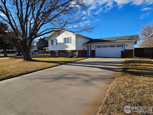 Provides plenty of off street parking | Image 33