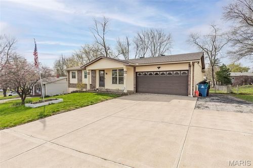 3518 Canterbury Dr, Saint Charles, MO, 63303-6615 | Card Image