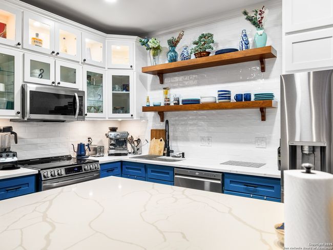 APT-17 - 7707 Broadway, Condo with 2 bedrooms, 2 bathrooms and null parking in San Antonio TX | Image 5