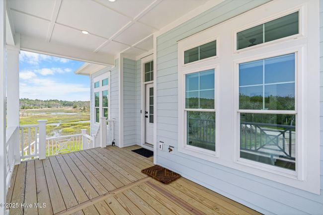 Covered Front Deck | Image 24