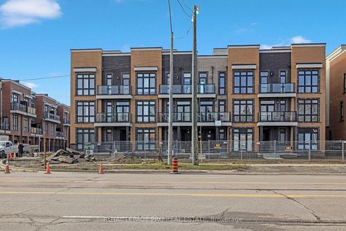 9-12860 Yonge St, Richmond Hill, ON, L4E1J4 | Card Image