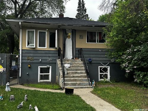 807 Weldon Avenue, Saskatoon, SK, S7M2V3 | Card Image