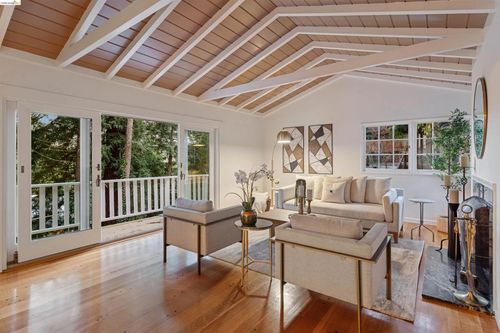 5922 Bruns Ct, Oakland, CA, 94611-3212 | Card Image