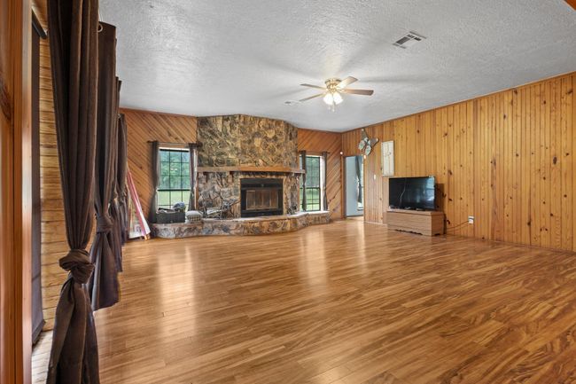 10425 Bussey Rd, House other with 4 bedrooms, 2 bathrooms and null parking in Silsbee TX | Image 5