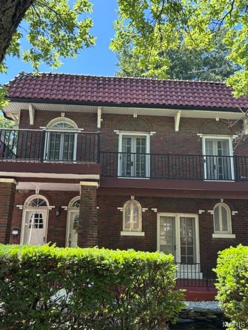 913 Concordia Ln, Saint Louis, MO, 63105-3004 | Card Image