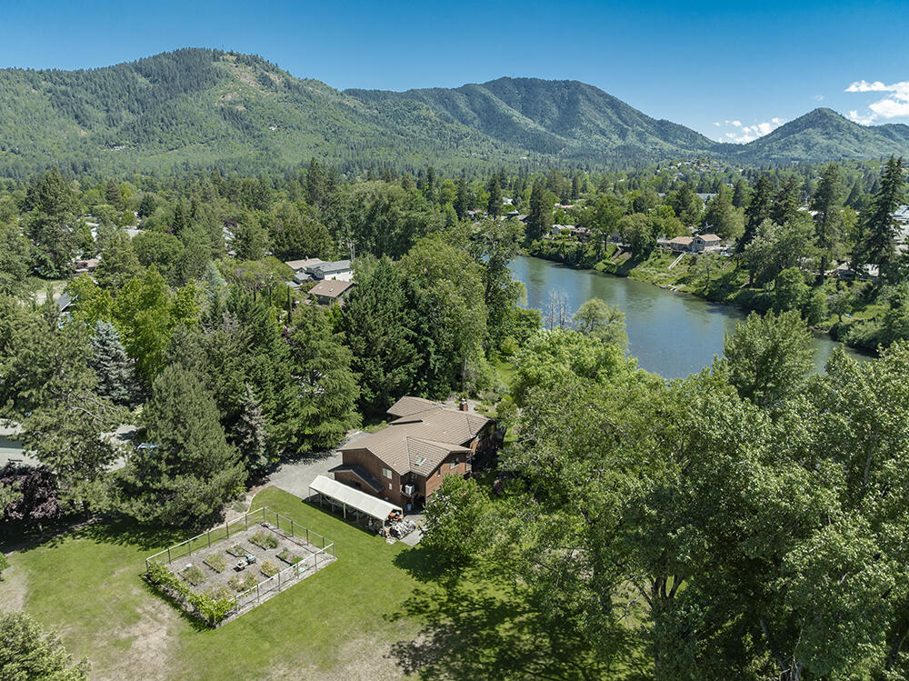 Belle Aire Dr, Grants Pass, OR 97526