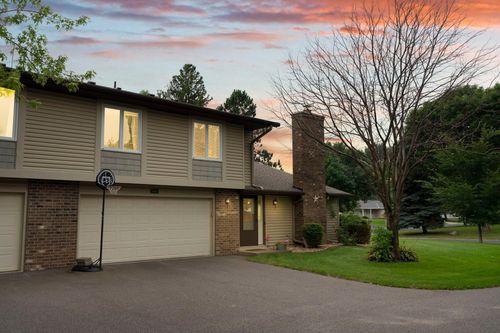 9516 Kingsview Ln N, Maple Grove, MN, 55369-8853 | Card Image
