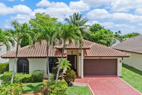 7039 Golf Pointe Cir, Tamarac, FL, 33321-2739 | Card Image