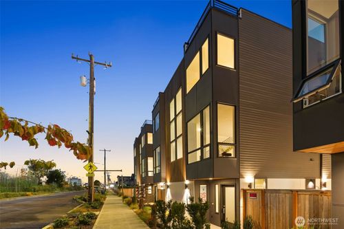 9241 16th Ave Sw, Seattle, WA, 98106 | Card Image