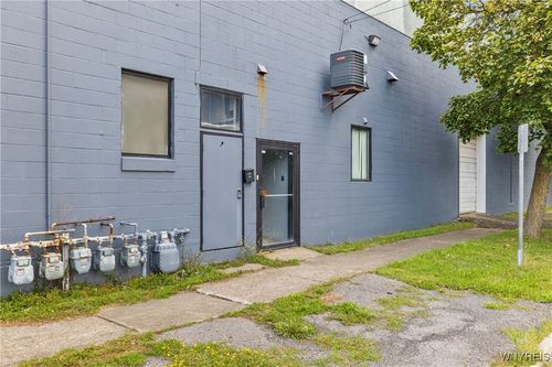 2425 Hyde Park Blvd, Niagara Falls, NY, 14305-3235 | Card Image