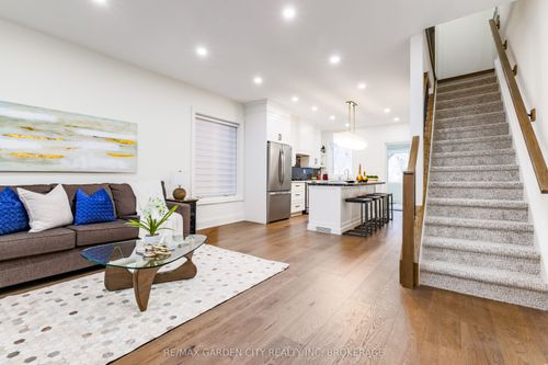 254 St Clair Blvd, Hamilton, ON, L8M2P2 | Card Image