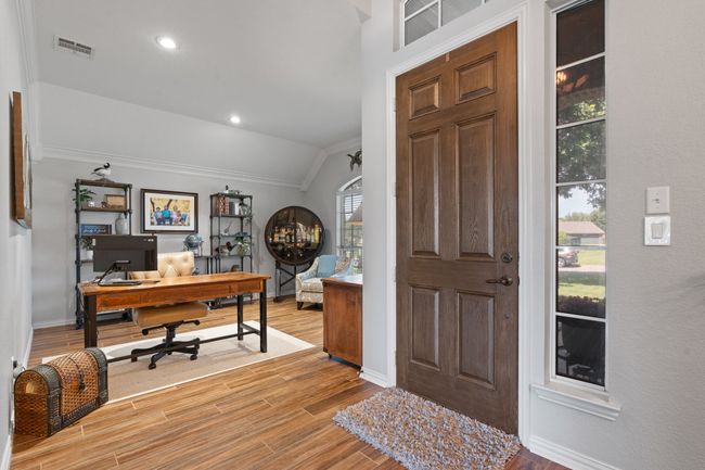 Office & front entry | Image 6