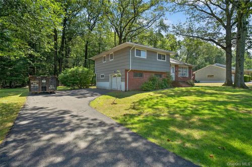 36 Mallory Rd, Spring Valley, NY, 10977-3118 | Card Image