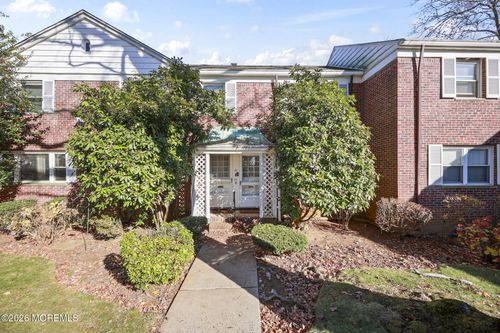 39 Manor Dr, Red Bank, NJ, 07701-2468 | Card Image