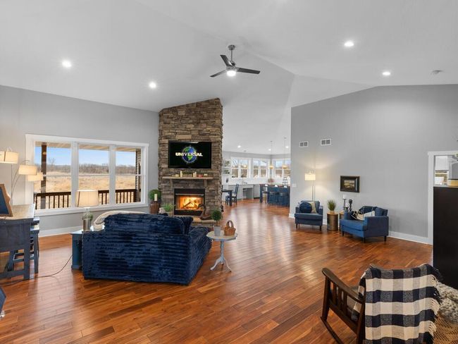 open floor plan -vaulted ceilings | Image 20