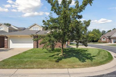 8777 Columbia Circle, Condo with 3 bedrooms, 2 bathrooms and null parking in Canton Twp MI | Image 3