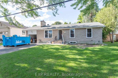 1057 Falaise Rd, Ottawa, ON, K2C0M6 | Card Image