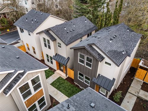 8332 N Bank St, Portland, OR, 97203-1263 | Card Image