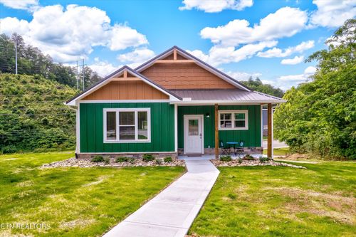 1012 Pinyon Cir, Pigeon Forge, TN, 37863-7178 | Card Image