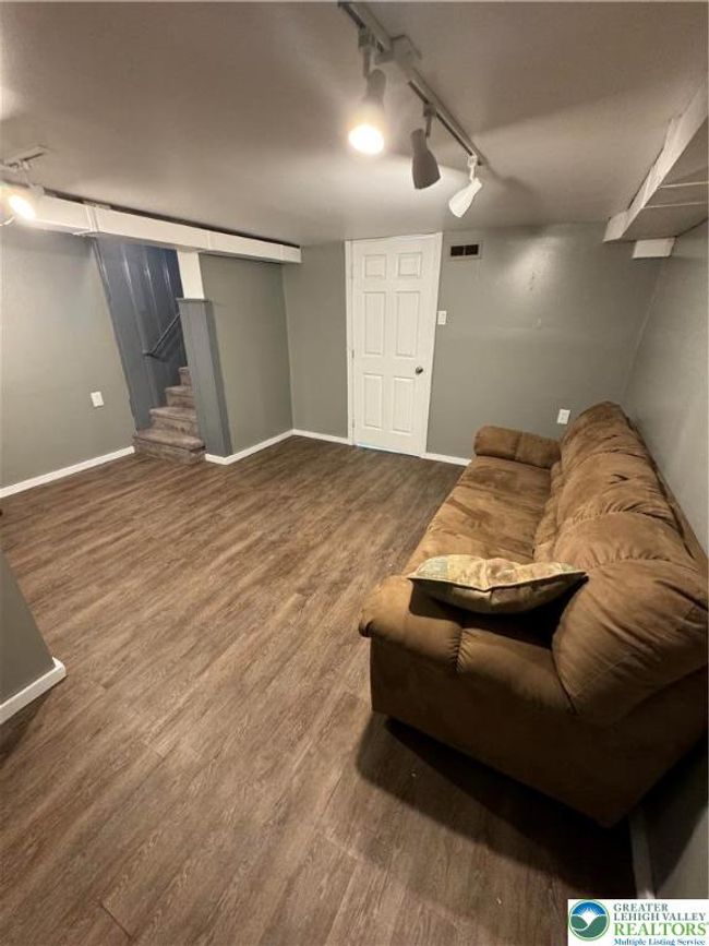 449 E Garrison St, Townhouse with 3 bedrooms, 1 bathrooms and null parking in BETHLEHEM PA | Image 25