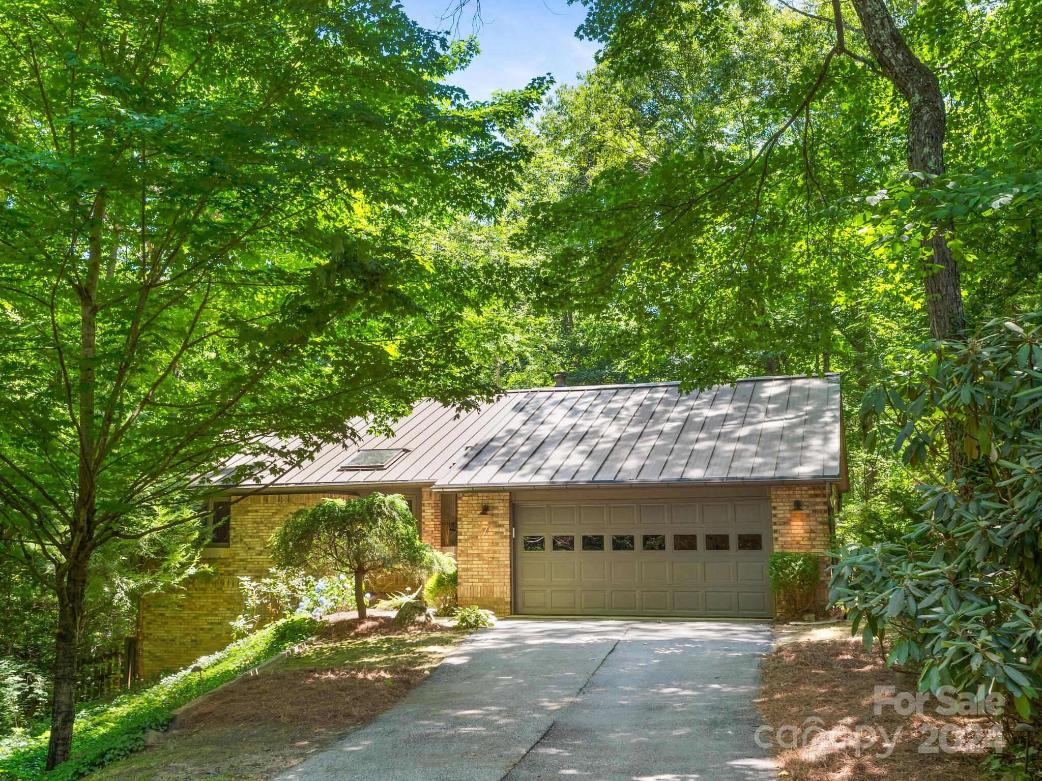 Hunters Ridge Dr, Asheville, NC 28803