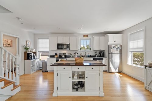apt-2-224 Court St, New Bedford, MA, 02740-3891 | Card Image