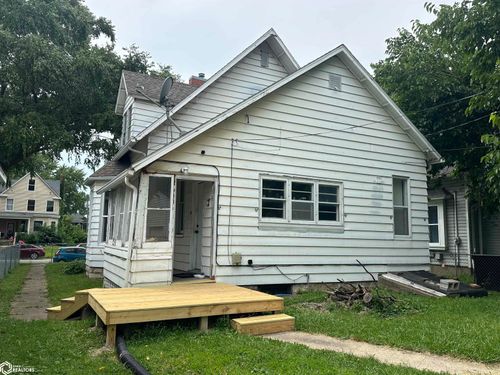 526 S Central Ave, Burlington, IA, 52601-5743 | Card Image