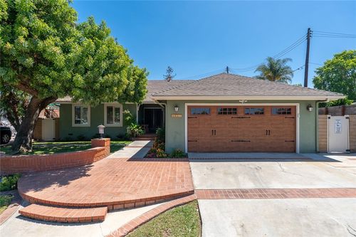 2817 Ridgewood St, Santa Ana, CA, 92705-6838 | Card Image