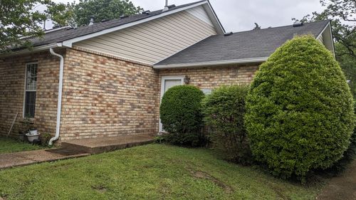 290 Lake Chateau Dr, Hermitage, TN, 37076-3084 | Card Image