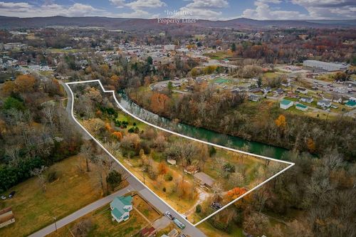 301 W Everett St, Sparta, TN, 38583-1629 | Card Image