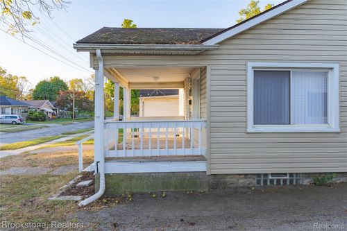 379 N Paddock St, Pontiac, MI, 48342-2435 | Card Image
