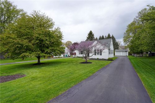32 Rossman Dr, Webster, NY, 14580-2151 | Card Image