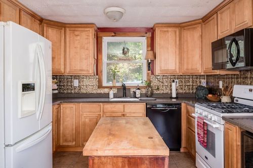 132 Main St, Union, NH, 03887-4465 | Card Image