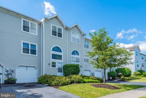 6153 Spring Knoll Dr, HARRISBURG, PA, 17111-6805 | Card Image