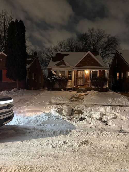 9759 Manistique St, Detroit, MI, 48224-2866 | Card Image