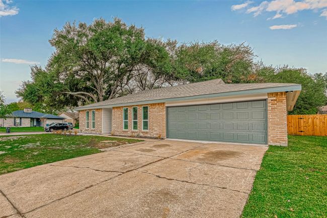 2330 Grind Stone Ln, House other with 3 bedrooms, 2 bathrooms and 2 parking in Sugar Land TX | Image 9