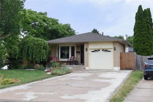 2 Lobo Court, Stoney Creek, ON, L8J1Z2 | Card Image