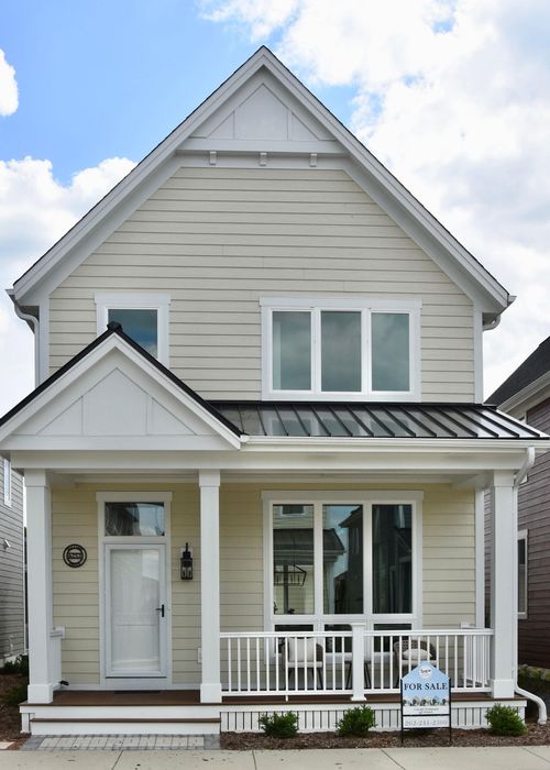 6253 W Foxtown Dr, MEQUON, WI, 53092-5001 | Card Image