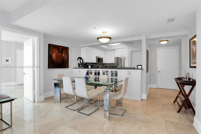 APT-1904 - 3400 Sw 27 Th Ave, Condo with 2 bedrooms, 3 bathrooms and null parking in Coconut Grove FL | Image 6
