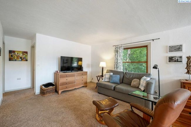 312 Nw Harrison St, Home with 2 bedrooms, 2 bathrooms and null parking in Pullman WA | Image 4