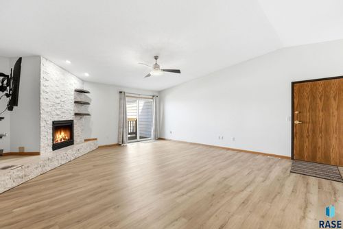 203-3300 W Miles Pl Place, Sioux Falls, SD, 57108 | Card Image